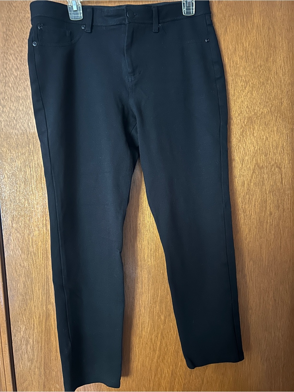 Chico's Black Slim Straight Ponte Pants Short